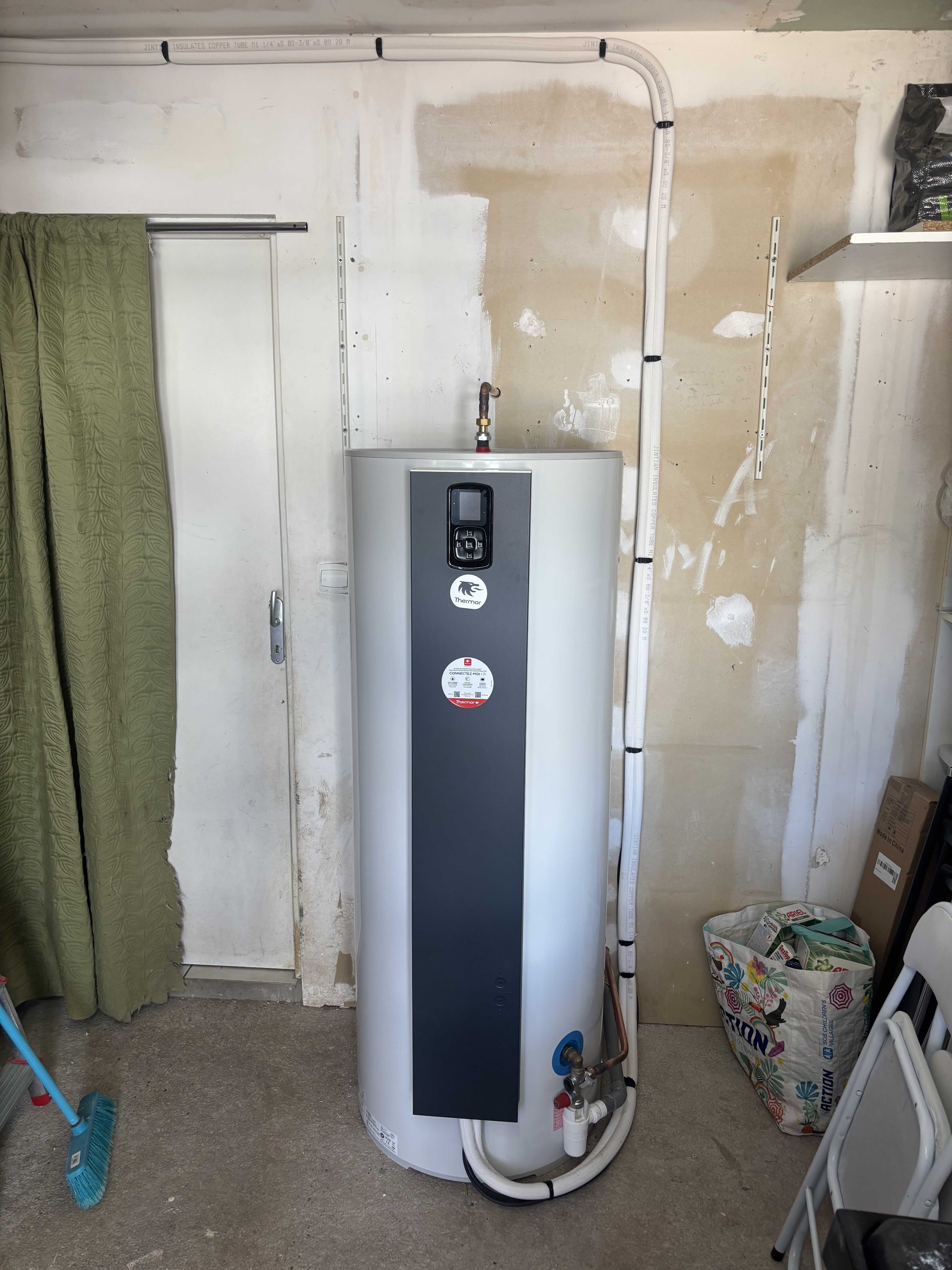 Installation d&rsquo;un Chauffe-eau thermodynamique à Tours (37) pour famille de 4 personnes